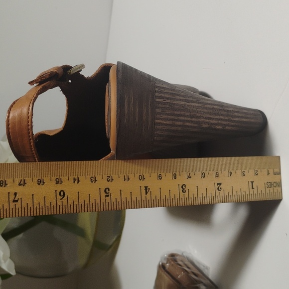 Joie Women's Get On Up In Cognac Leather Wooden Heeled Sandals In Box Sz 7.5 - Picture 13 of 14